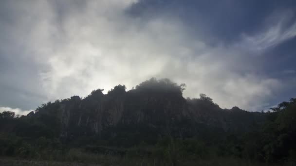 Timelapse Reggeli Felhő Köd Jelenik Meg Hegy Tetején Reggel Bukit — Stock videók