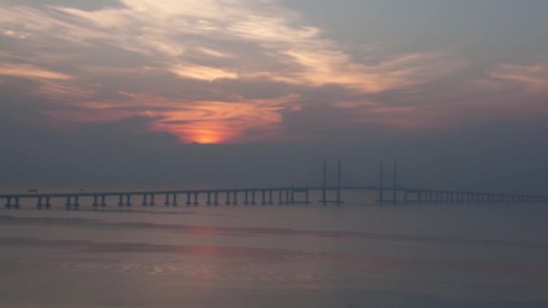 Sunrise Penang Bridge an zweiter Stelle. — Stockvideo