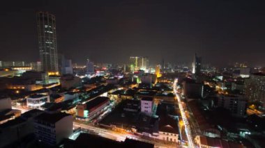KOMTAR 'ın trafik ve gece manzarası.