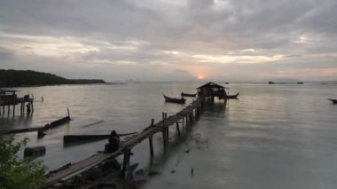 Fotoğrafçı güneşin doğuşunu çek