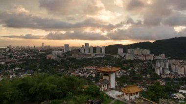 Kek Lok Si gün doğumu.