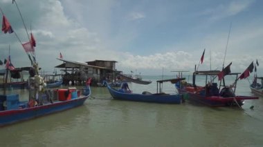 Balıkçı Teluk Tempoyak sahiline geri döndü