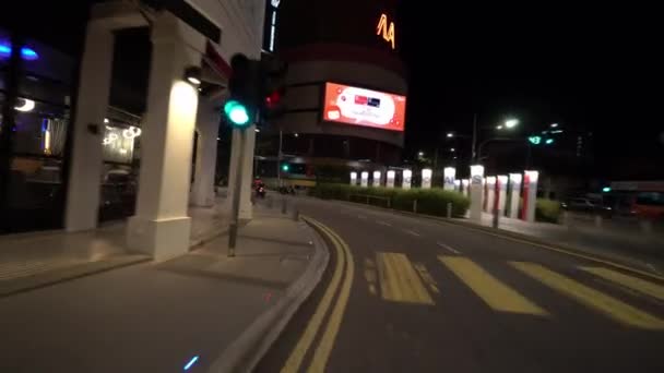 Nachtansicht POV verwandelt sich in Jalan Gurdwara in der Nacht. — Stockvideo