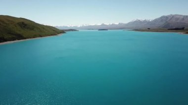 Tekapo Gölü 'nde kar yağışı.