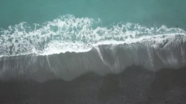 Hava dalgası Kaikoura, Güney Adası, Yeni Zelanda sahilini vurdu..