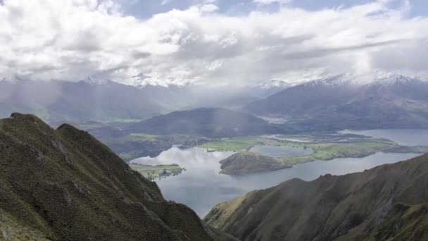 Timelapse Vacker Utsikt Över Roys Peak Med Regn — Stockvideo