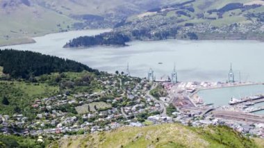 Timelapse Lyttelton Limanı Bulutlu bir sabah.