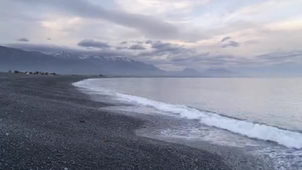 Puesta Sol Timelapse Beach Kaikoura Nueva Zelanda Con Montaña Nieve — Vídeo de stock