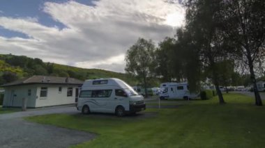 Holiday Paek 'te gündoğumu karavanı..