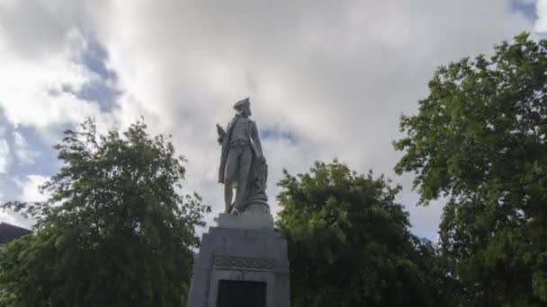 Timelapse Captain James Cook. Statue in Christchurch, New Zealand. — Stock Video
