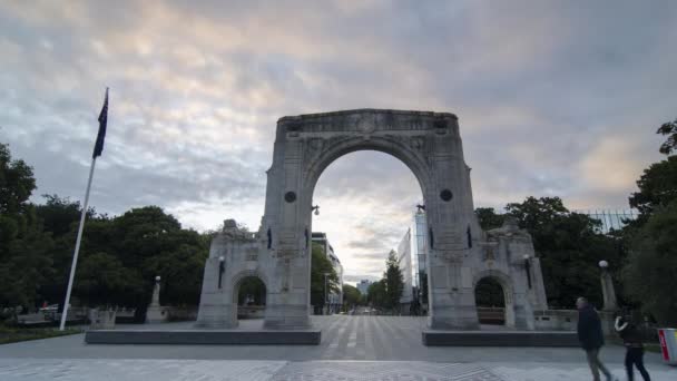 Timelapse Puente del Recuerdo en el día nublado, Christchurch, Nueva Zelanda. — Vídeos de Stock