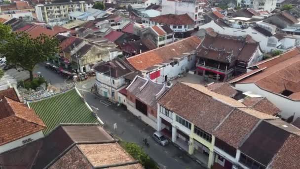 Drohnenblick auf dem Dach des chinesischen Tempels — Stockvideo