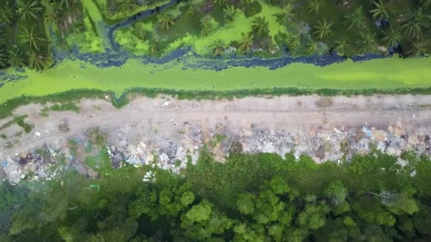 Imágenes Drones Vertedero Basura Lanzado Por Personas Irresponsables Cerca Plantación — Vídeo de stock