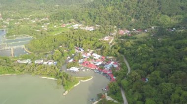 Hava manzaralı balıkçı köyü Pulau Betong, Balik Pulau, Penang, Malezya.