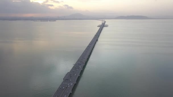 Rivelare Girato Alba Penang Bridge Con Traffico Auto — Video Stock