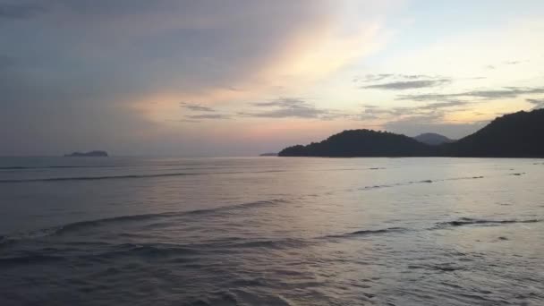 ペナンでの日没時の海と波南 — ストック動画