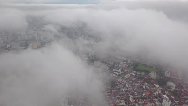 Luchtfoto Mistige Stad Penang Ochtend — Stockvideo