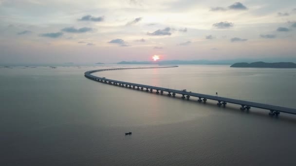 Vista Aérea Barco Pesca Cerca Penang Second Bridge Durante Hora — Vídeos de Stock