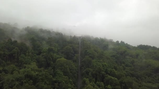 Vista Aérea Del Ferrocarril Coche Funicular Penang Hill Niebla Nublado — Vídeo de stock