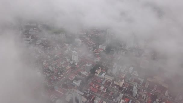 Luchtfoto Neerkijken Mistige Wolk Van George Town Stad — Stockvideo