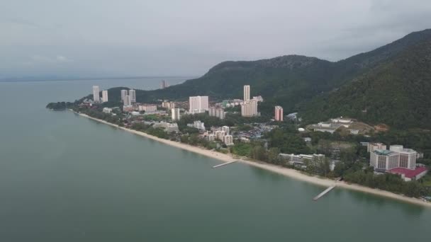 Aerial Praia Areia Batu Ferringhi Menos Pessoas Devido Coronavírus Anexar — Vídeo de Stock