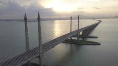Güneş doğarken Penang Köprüsü 'nü çekiyoruz..