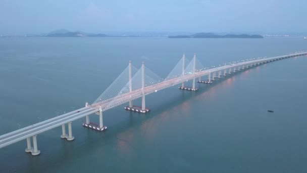 Letecký pohled Penang Druhý most během modré hodiny — Stock video