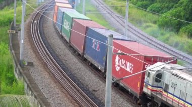 Yük treniyle nakliye.