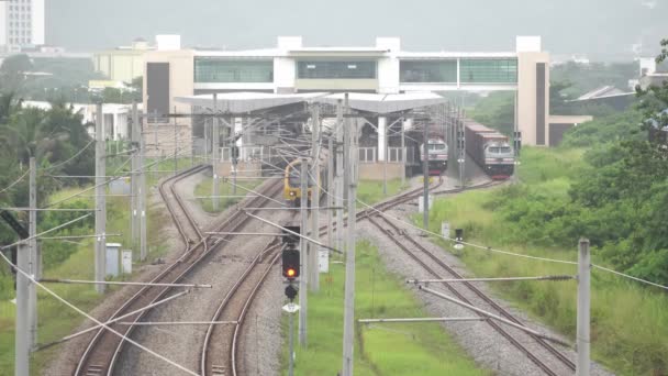 Bukit Mertajam tågstation elektrisk tågtrafik — Stockvideo