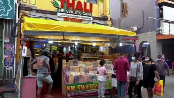 Fassadengeschäft Thali Nr Sweet Cafe verkaufen indische Bäckerei — Stockvideo