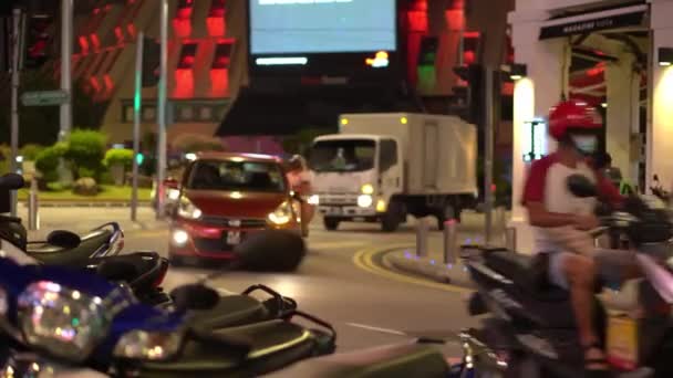 Carro e moto se movem na rua — Vídeo de Stock