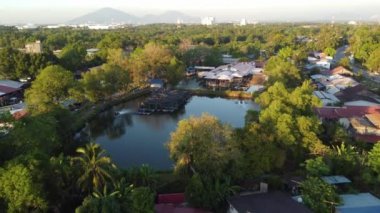 Küçük köydeki balık çiftliği