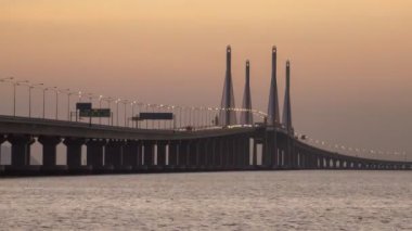 Zaman ayarlı araba trafiği Penang İkinci Köprüsü 'nde