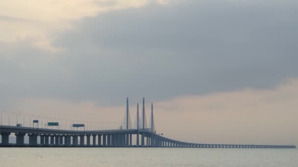 Timelapse Pohybující Mrak Nad Středem Mostu Penang Moři — Stock video