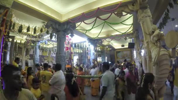 Timelapse hindou prier à l'intérieur du temple — Video