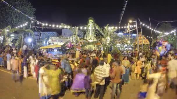 Migliaia di devoti indù al tempio — Video Stock