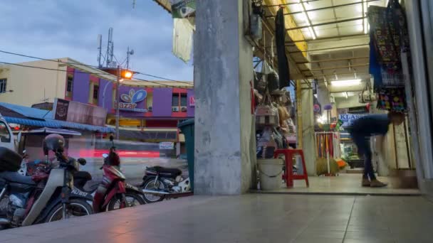 Timelapse Hawker se prepara para cerrar la tienda. — Vídeos de Stock