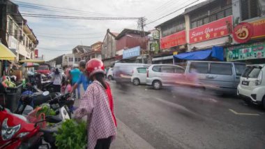 Eski BM kasabasında zaman ayarlı araba trafiği