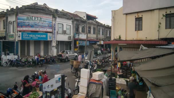 Timelapse outdoor morning market of busy car traffic — Stock Video