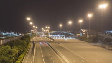 Jambatan Kedua Pulau Pinang 'da gece vakti giden zaman gösterimi arabası
