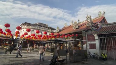 Zaman çizelgesi mavi bulut eski miras tanrıçası merhamet tapınağının üzerinde