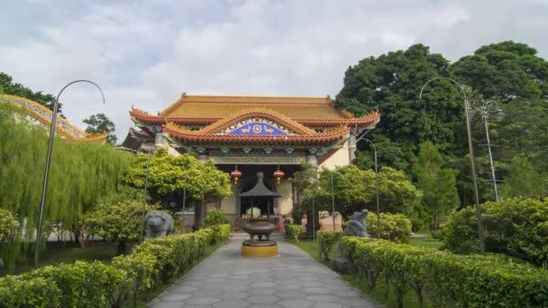Timelapse vista Kek Lok Si templo em dia nublado — Vídeo de Stock