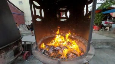 Zaman ayarlı yosun kağıdı fırında yanmış.