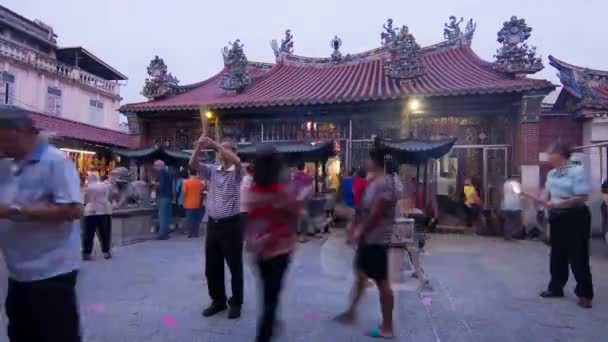 Timelapse утро рассвет час китайский молиться в храме — стоковое видео