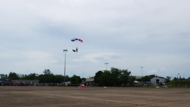 Skydiving parachute. — Stock Video