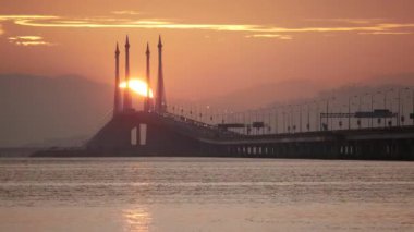 Gündoğumunda Penang Köprüsü