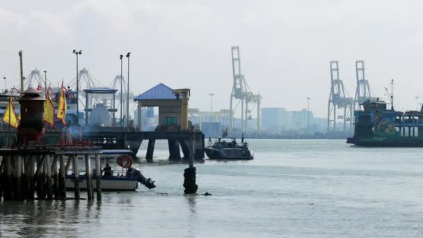 Transporte en ferry en el mar. — Vídeos de Stock