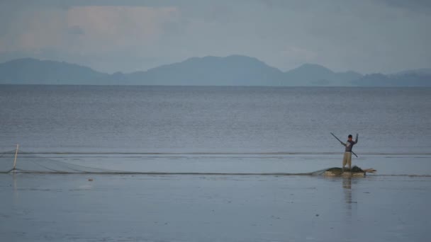 Vie de pêcheur. — Video