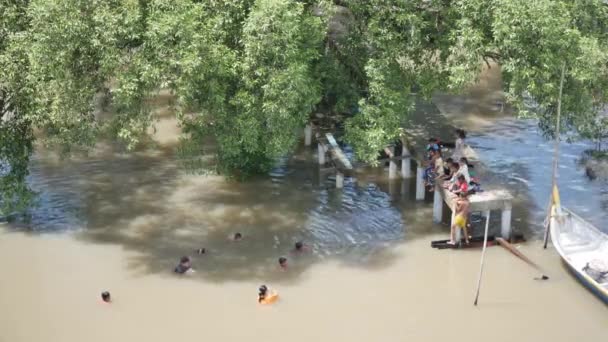 Pueblo pesquero en el río Perlis, — Vídeos de Stock