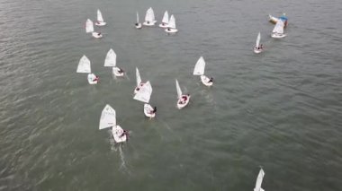 Pantai Bersih, Penang, Malezya - 14 Aralık 2018: Pantai Bersih 'de düzenlenen 35. KFC MSA MILO Ulusal Şampiyonası sırasında Regatta.